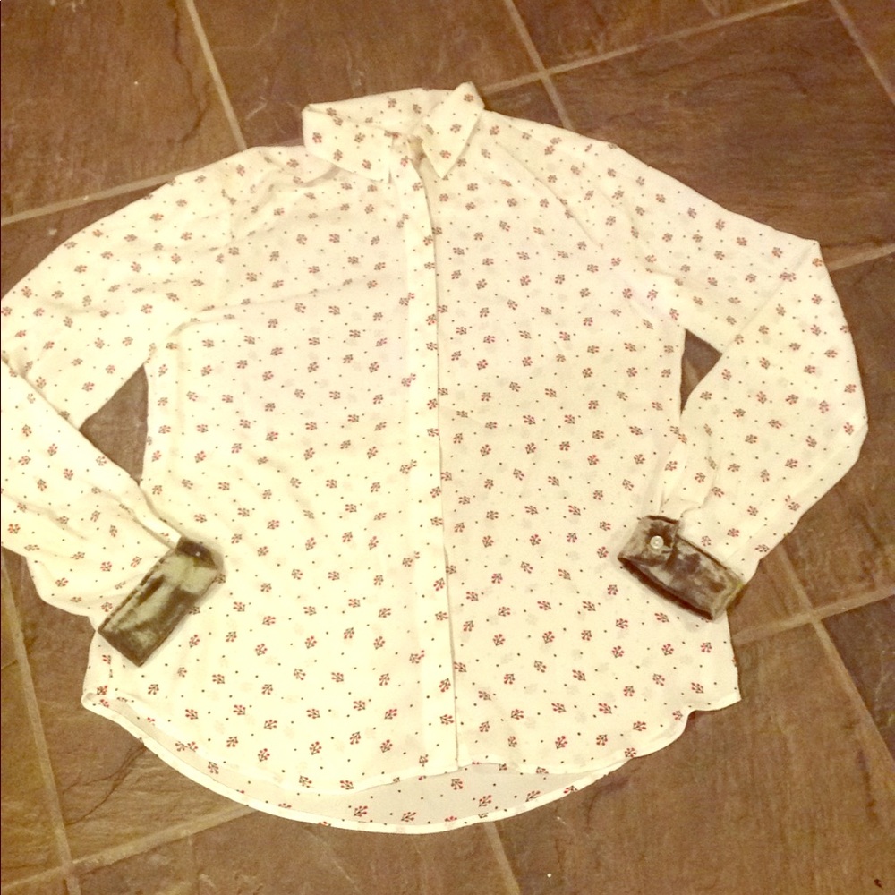 Cute dressy blouse.